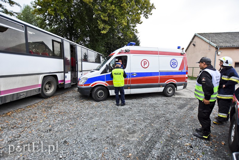 Autokar z dziećmi uderzył w drzewo zdjęcie nr 159583