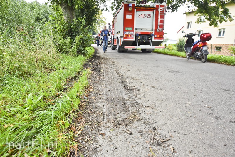 Autokar z dziećmi uderzył w drzewo zdjęcie nr 159569