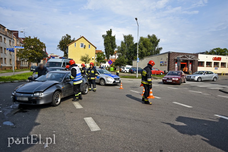 Zderzenie bmw i mazdy ul. Malborskiej zdjęcie nr 159885