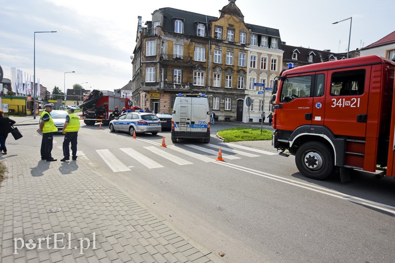 Zderzenie bmw i mazdy ul. Malborskiej zdjęcie nr 159880