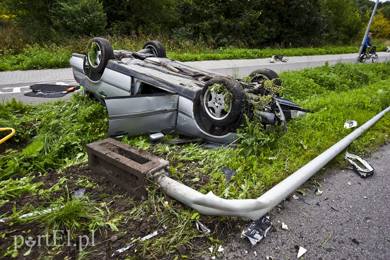 Dachował mercedesem na Fromborskiej zdjęcie nr 160347