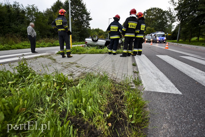 Dachował mercedesem na Fromborskiej zdjęcie nr 160353