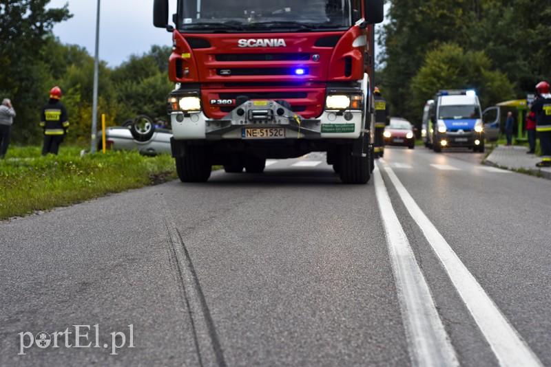 Dachował mercedesem na Fromborskiej zdjęcie nr 160357