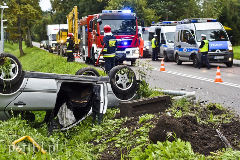 Dachował mercedesem na Fromborskiej zdjęcie nr 160355