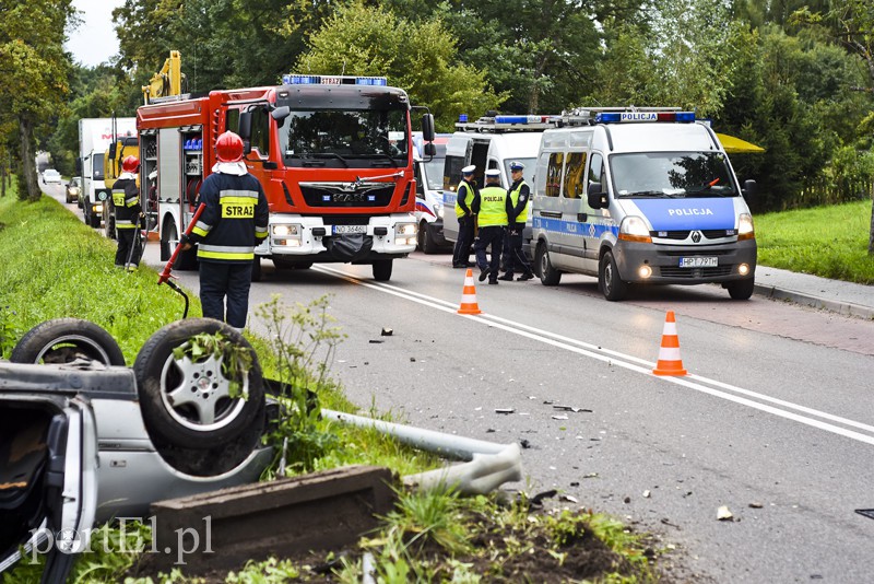 Dachował mercedesem na Fromborskiej zdjęcie nr 160356