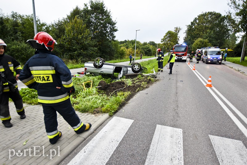 Dachował mercedesem na Fromborskiej zdjęcie nr 160345