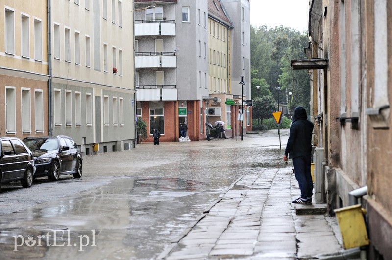 Elbląg i region walczy z ulewą. Najgorzej jest na Związku Jaszczurczego zdjęcie nr 160801