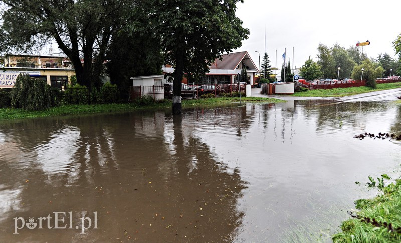 Elbląg i region walczy z ulewą. Najgorzej jest na Związku Jaszczurczego zdjęcie nr 160807