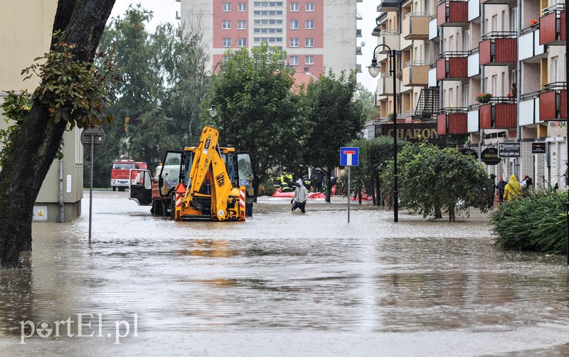 Elbląg i region walczy z ulewą. Najgorzej jest na Związku Jaszczurczego zdjęcie nr 160799