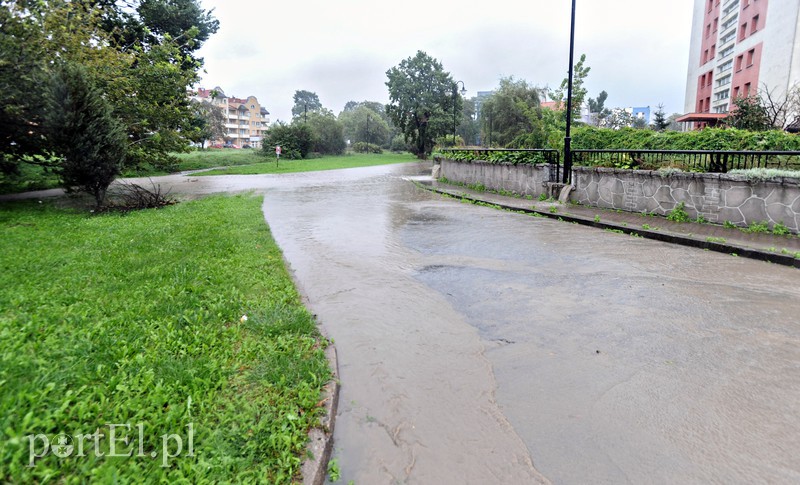 Elbląg i region walczy z ulewą. Najgorzej jest na Związku Jaszczurczego zdjęcie nr 160760