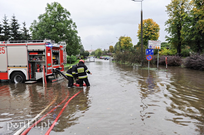 Elbląg i region walczy z ulewą. Najgorzej jest na Związku Jaszczurczego zdjęcie nr 160806