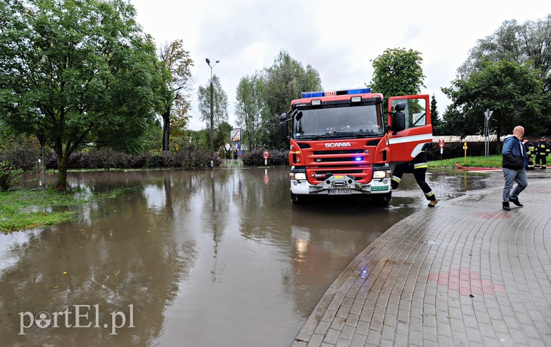 Elbląg i region walczy z ulewą. Najgorzej jest na Związku Jaszczurczego zdjęcie nr 160803