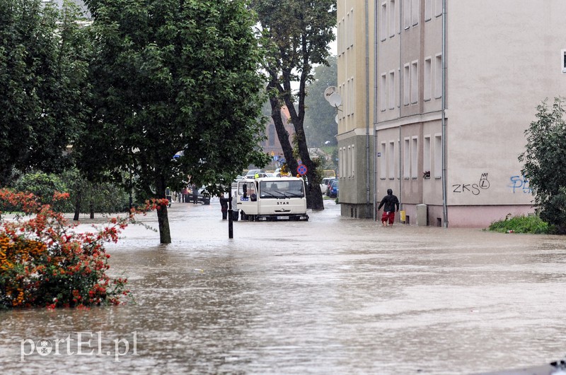 Elbląg i region walczy z ulewą. Najgorzej jest na Związku Jaszczurczego zdjęcie nr 160789