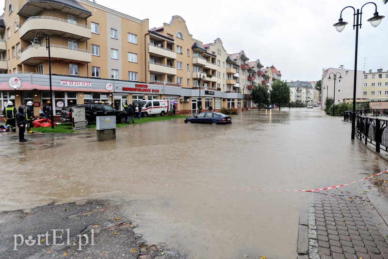 Elbląg i region walczy z ulewą. Najgorzej jest na Związku Jaszczurczego zdjęcie nr 160768