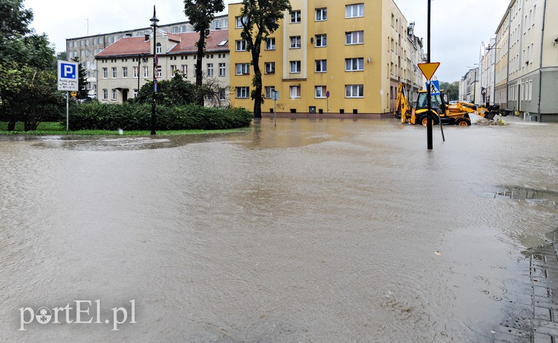 Elbląg i region walczy z ulewą. Najgorzej jest na Związku Jaszczurczego zdjęcie nr 160794