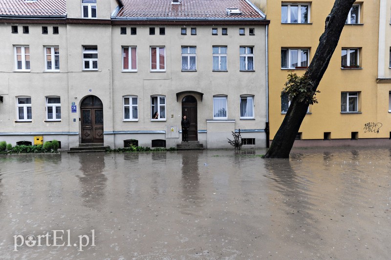 Elbląg i region walczy z ulewą. Najgorzej jest na Związku Jaszczurczego zdjęcie nr 160797