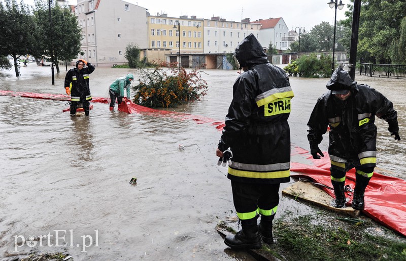 Elbląg i region walczy z ulewą. Najgorzej jest na Związku Jaszczurczego zdjęcie nr 160791