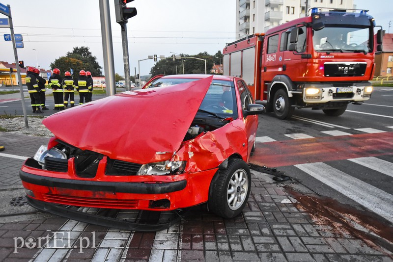 Zderzenie seata z ambulansem zdjęcie nr 161278