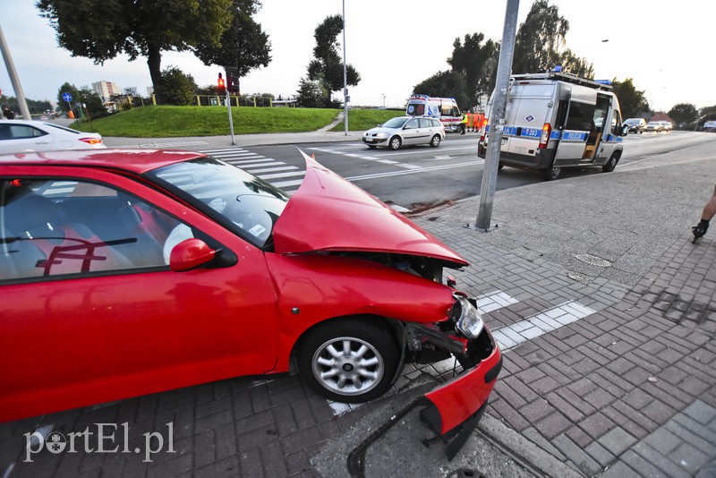 Zderzenie seata z ambulansem zdjęcie nr 161274