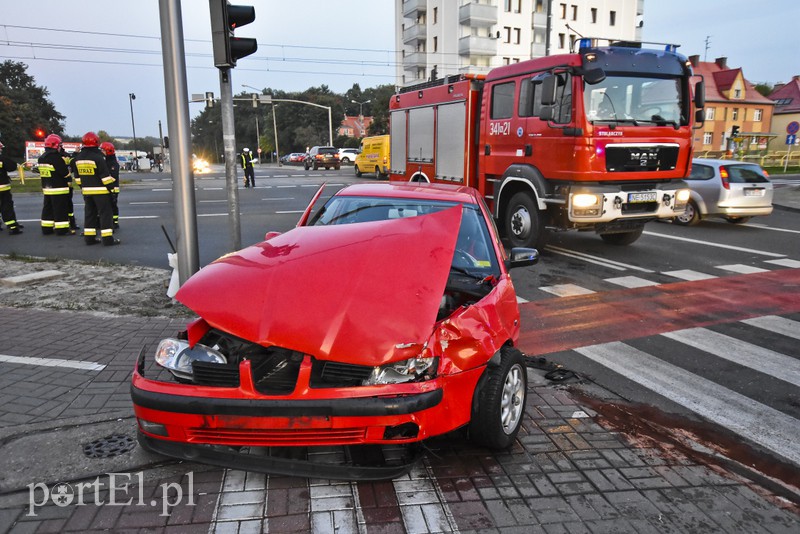 Zderzenie seata z ambulansem zdjęcie nr 161288