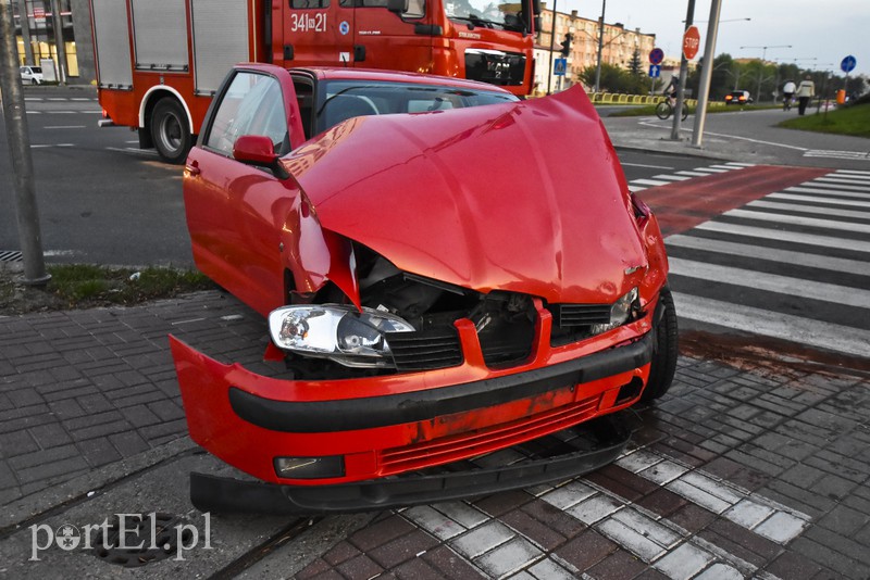 Zderzenie seata z ambulansem zdjęcie nr 161277