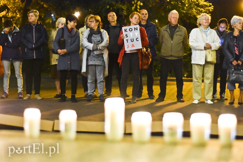 Świece znów zapłonęły przed sądem zdjęcie nr 161300