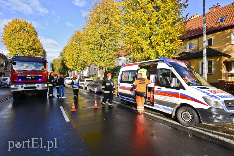 Groźne zderzenie fiata z peugeotem na Grottgera zdjęcie nr 162185