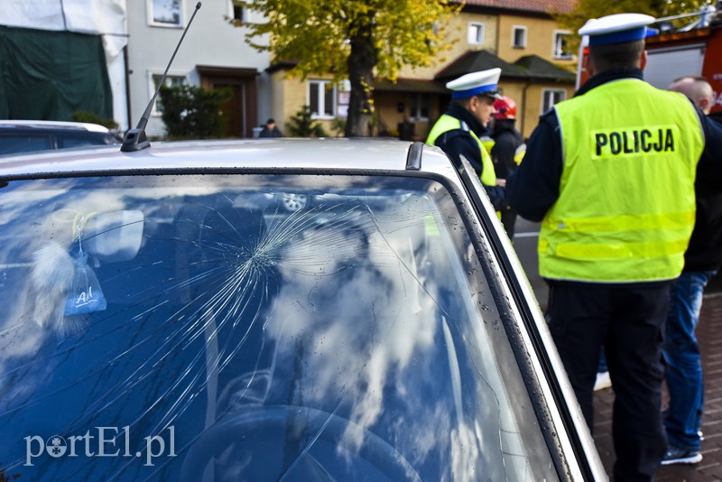 Groźne zderzenie fiata z peugeotem na Grottgera zdjęcie nr 162179