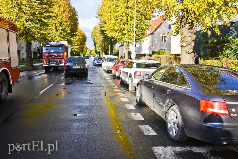 Groźne zderzenie fiata z peugeotem na Grottgera zdjęcie nr 162186