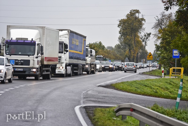 Uderzył w drzewo, jedna osoba nie żyje zdjęcie nr 162349