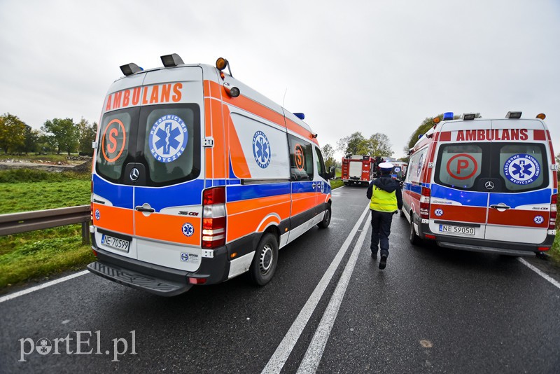 Uderzył w drzewo, jedna osoba nie żyje zdjęcie nr 162354