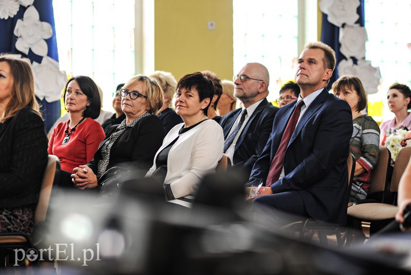 Szkoła na "szóstkę" ma urodziny zdjęcie nr 163072