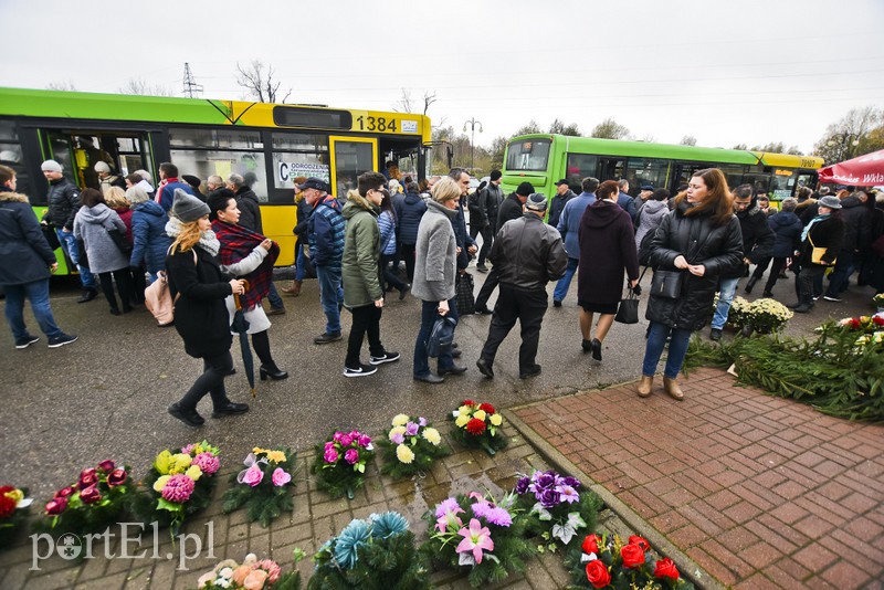 Elbląg Elblążanie odwiedzają groby bliskich