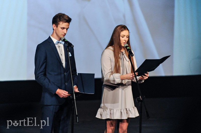 Młodzież świętuje stulecie niepodległości zdjęcie nr 163867