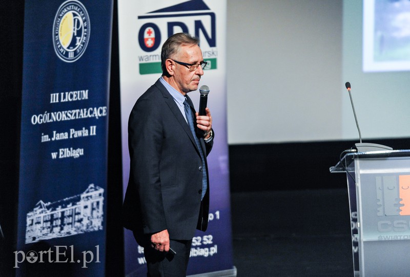 Młodzież świętuje stulecie niepodległości zdjęcie nr 163872