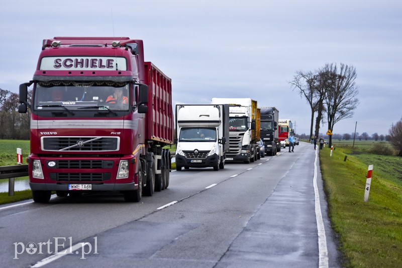 Wypadek koło Fiszewa, auto w płomieniach zdjęcie nr 164018