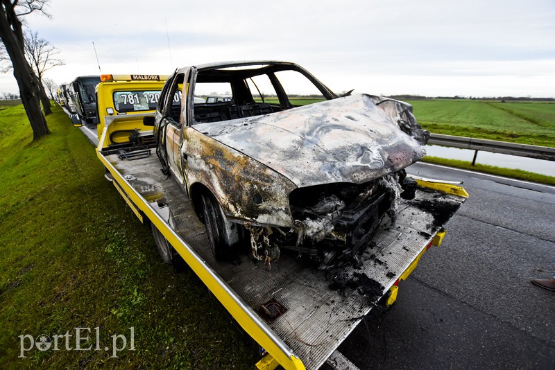 Wypadek koło Fiszewa, auto w płomieniach zdjęcie nr 164029