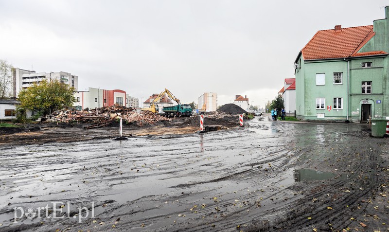 Mieszkają na budowie i mają tego dość zdjęcie nr 164150