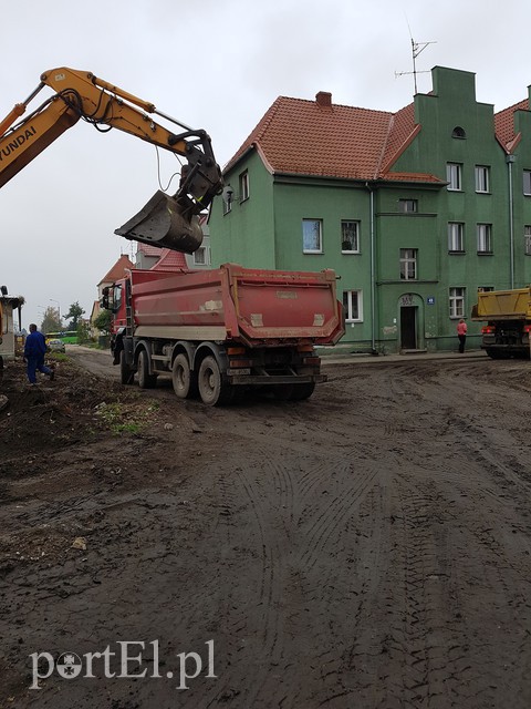 Mieszkają na budowie i mają tego dość zdjęcie nr 164095