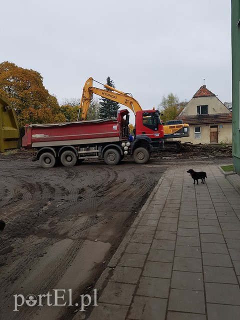 Mieszkają na budowie i mają tego dość zdjęcie nr 164093