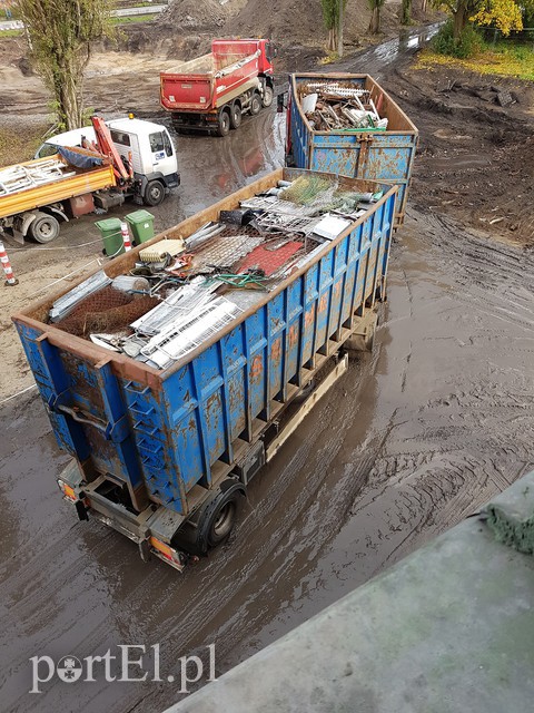 Mieszkają na budowie i mają tego dość zdjęcie nr 164099