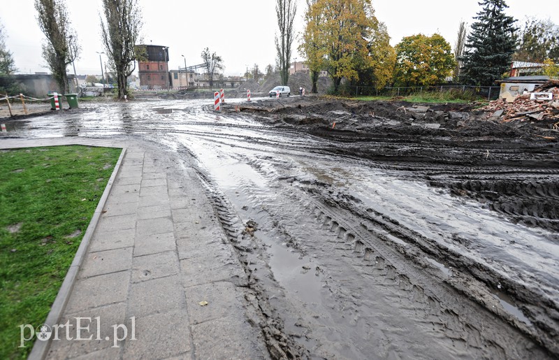Mieszkają na budowie i mają tego dość zdjęcie nr 164159