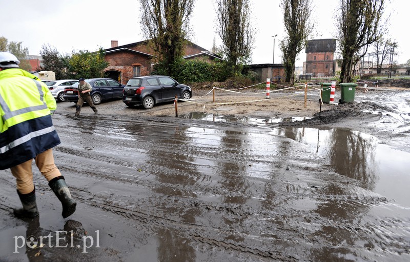 Mieszkają na budowie i mają tego dość zdjęcie nr 164143