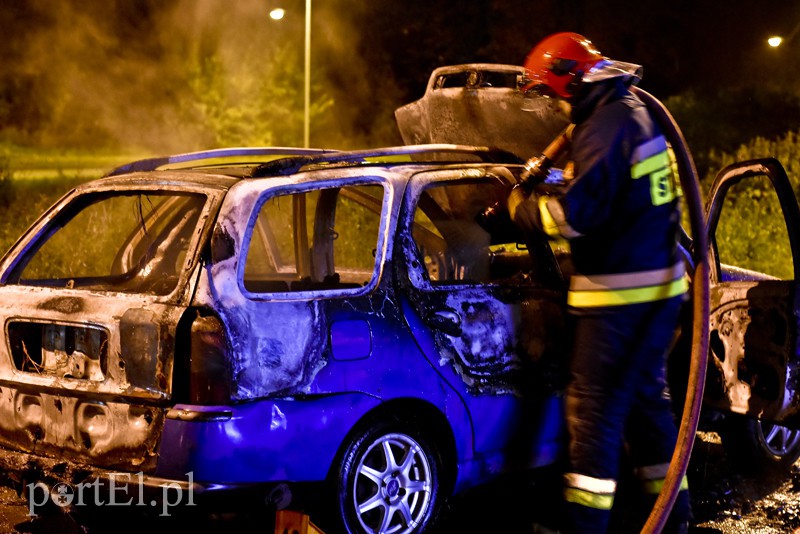 Ogień strawił fiata w 2 minuty zdjęcie nr 164175