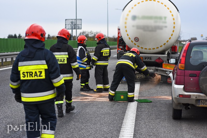 Zderzenie daihatsu z cysterną na S7 zdjęcie nr 164570