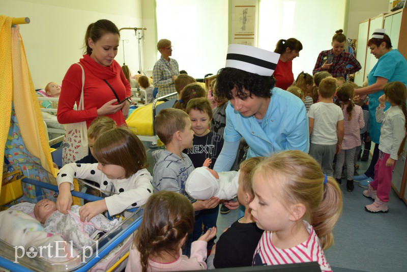 W EUH-E dzieci poznają pracę pielęgniarki i ratownika medycznego zdjęcie nr 164584