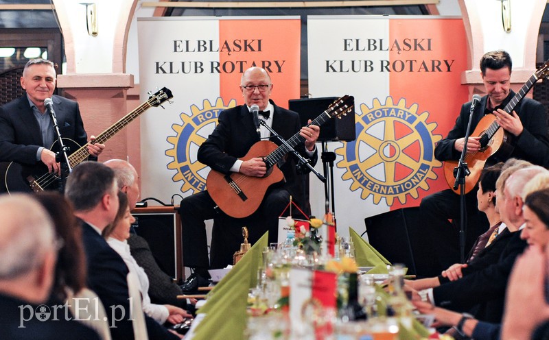 Licytują i kupują w szczytnym celu zdjęcie nr 164748