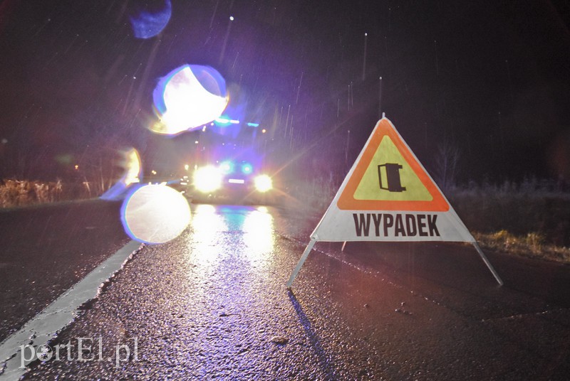 Chciał wyprzedzić, wypadł z drogi zdjęcie nr 165044