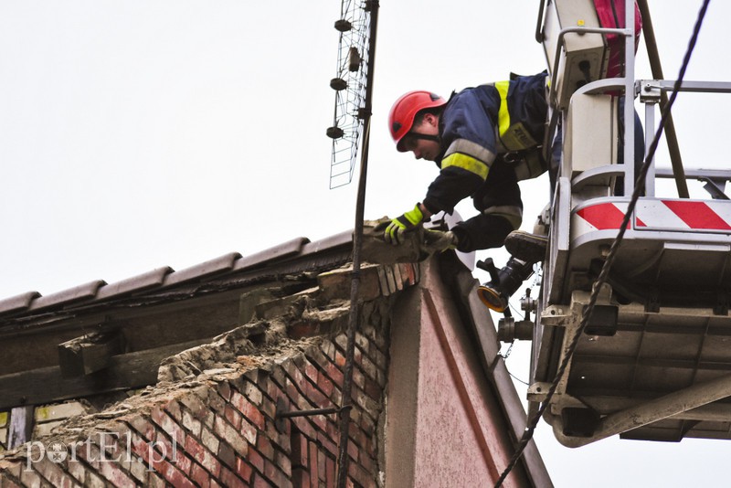 Sypiący się budynek przy ul. Żeglarskiej zdjęcie nr 165753