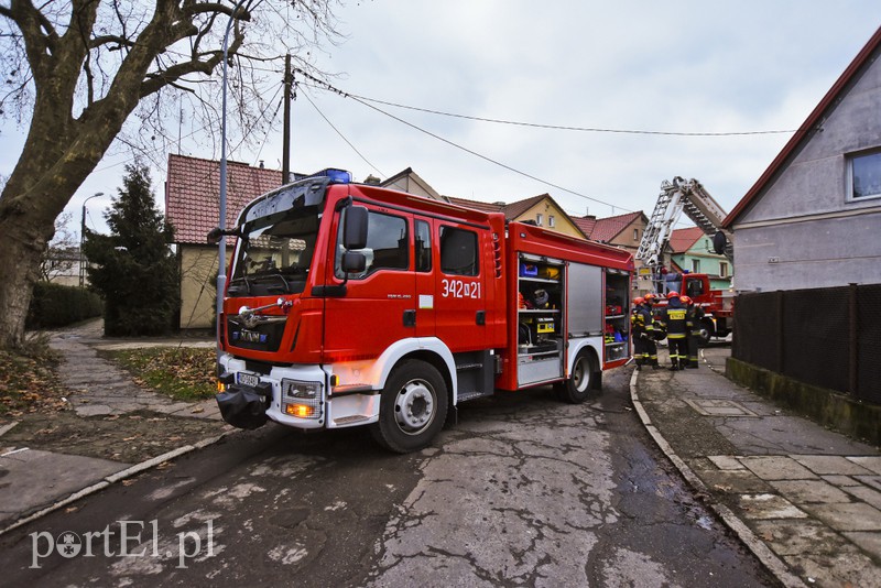 Sypiący się budynek przy ul. Żeglarskiej zdjęcie nr 165743